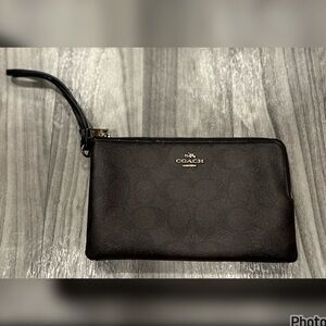 COACH DOUBLE CORNER ZIP WRISTLET